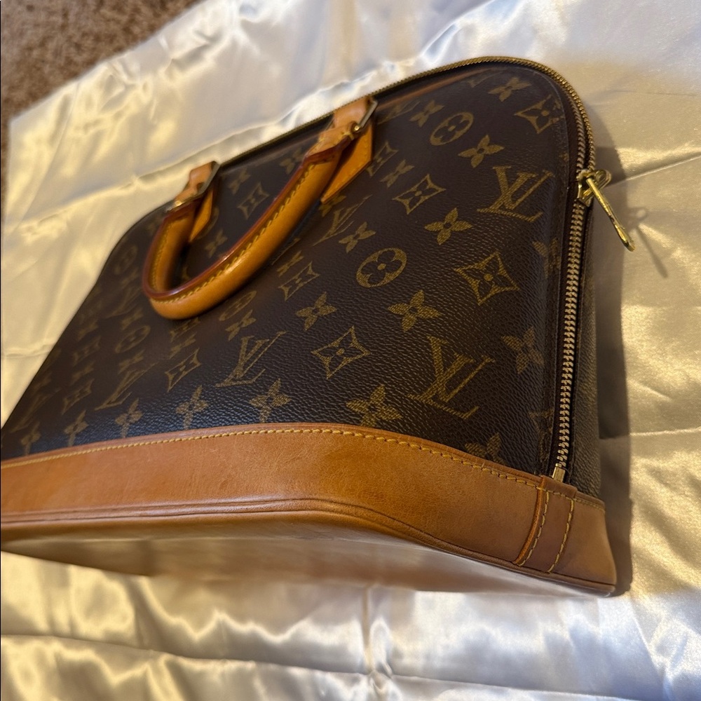 Louis Vuitton Alma Handbag Monogram Canvas 12 - Picture 4 of 12
